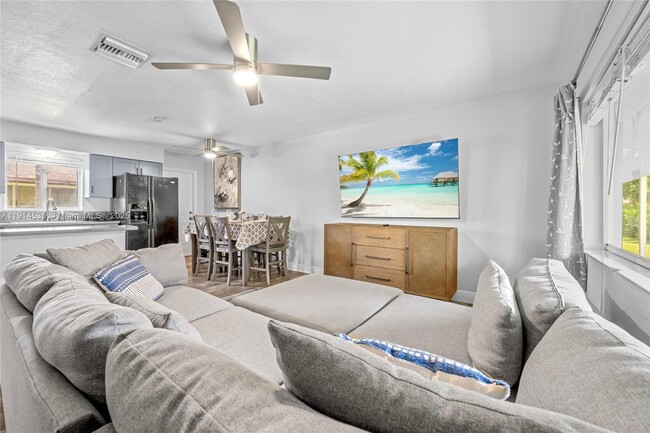 Primary Photo - 1208 NE 5th Ave