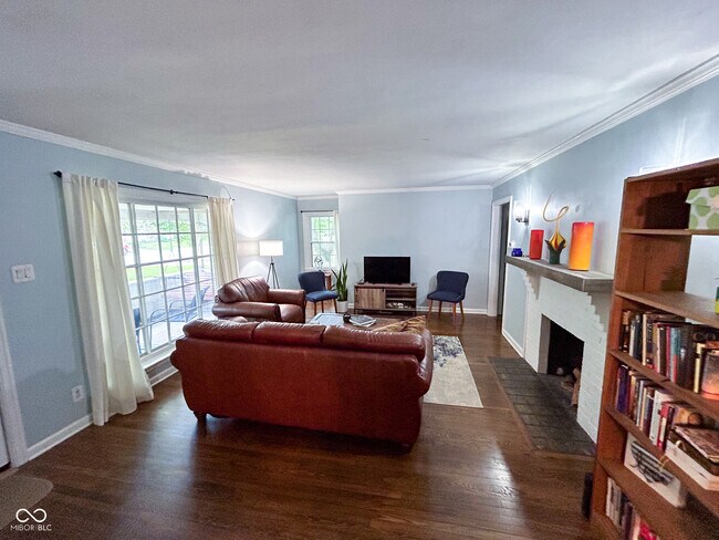 Building Photo - 5805 Norwaldo Ave