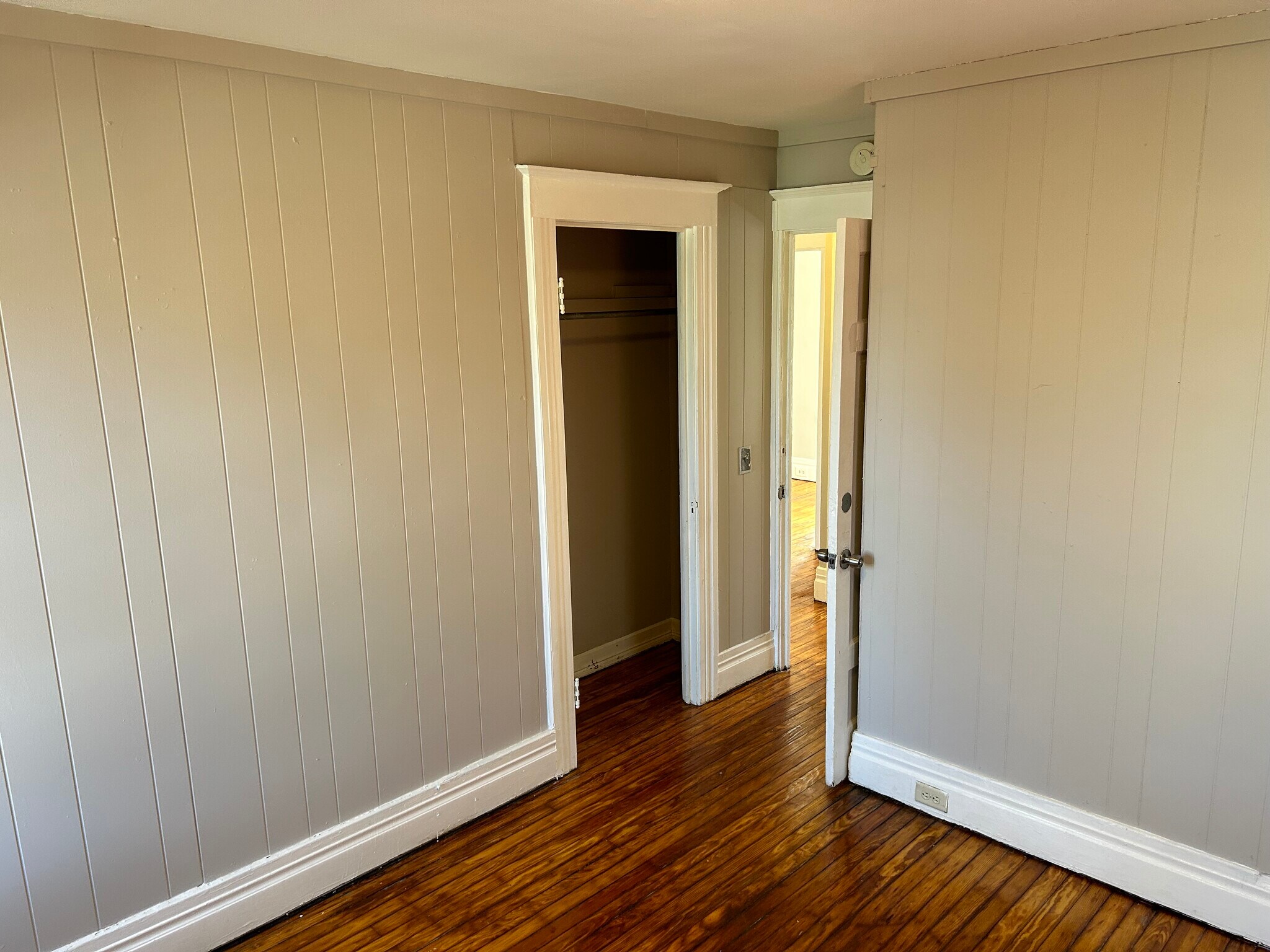 Building Photo - 16 Goebel Place