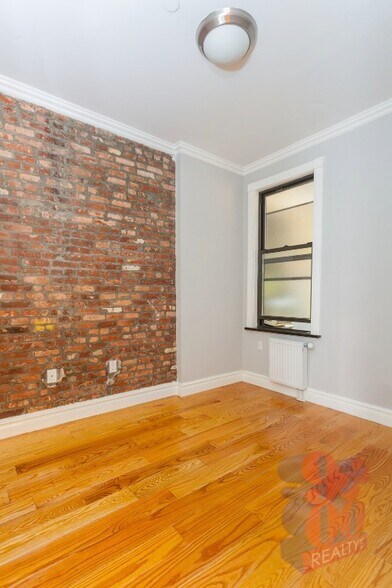 Building Photo - 202 E 13th St