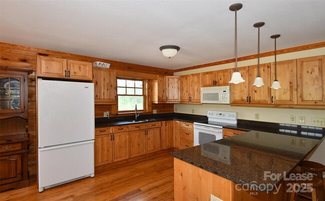 Building Photo - 187 Rustic Rd