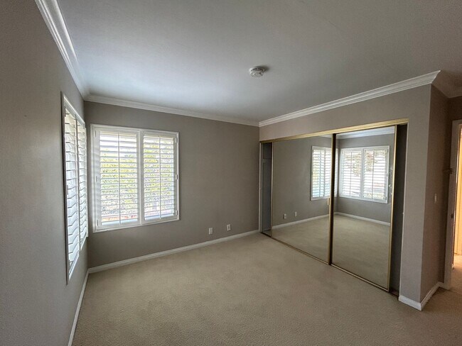 Building Photo - Stunning 4 Bedroom 2.5 Bath Home with Offi...