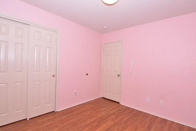 Building Photo - Beautiful Corner Lot Home in Plum Creek