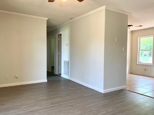 Building Photo - 1047 Shadow Ridge Ave
