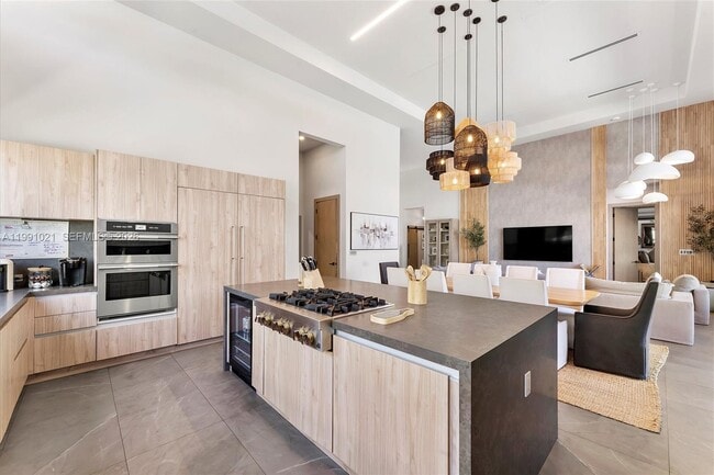 Building Photo - 2215 NE 19th St