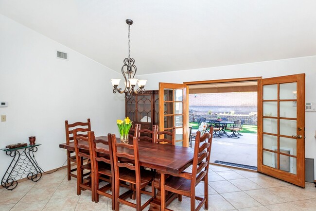 Building Photo - Spacious 2-Bedroom Home with Room to Roam ...