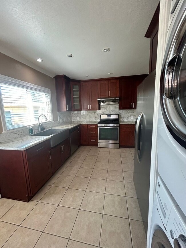 Building Photo - Beautiful Spacious 2Bd/2Bth with Bonus Family Room