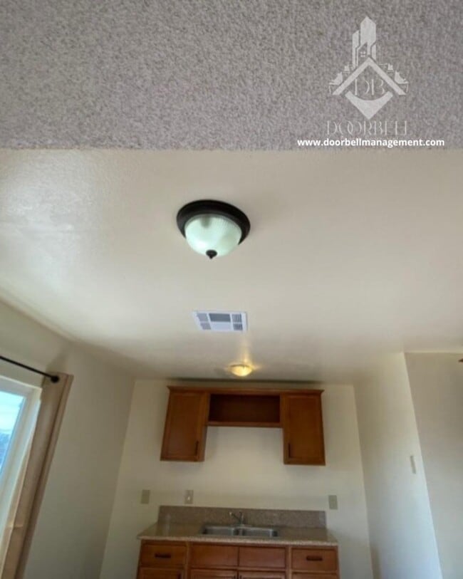 Building Photo - 265 E 2nd St