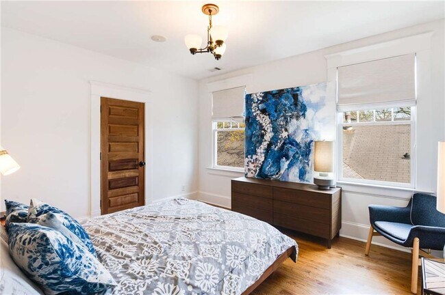 Building Photo - 349 9th St NE