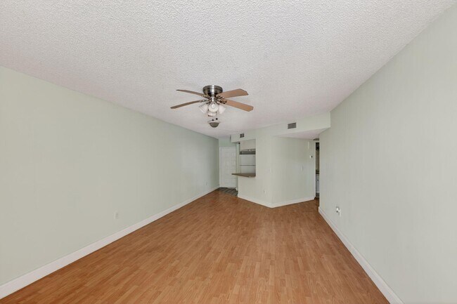 Building Photo - 8373 Lake Dr