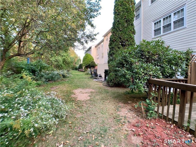 Building Photo - 64 E Gate Ln