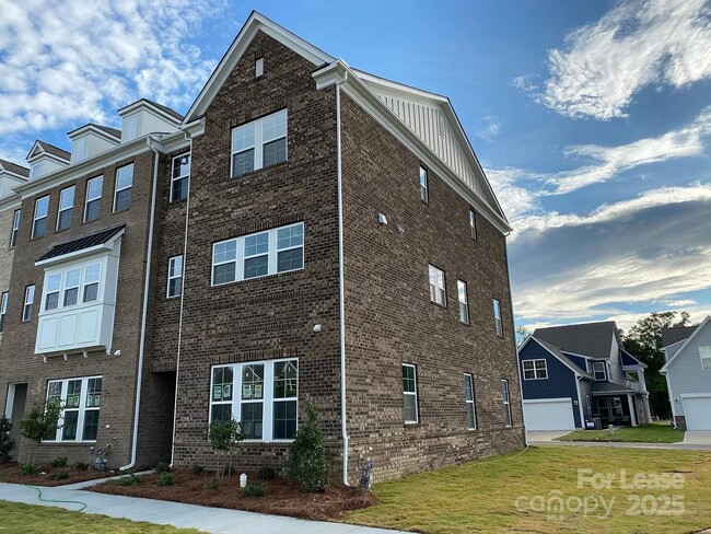 Building Photo - 7803 Reunion Row Dr