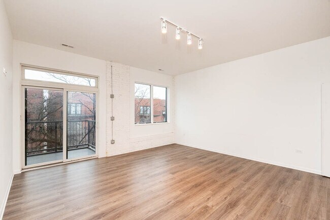 Primary Photo - 2550 S Wabash Ave