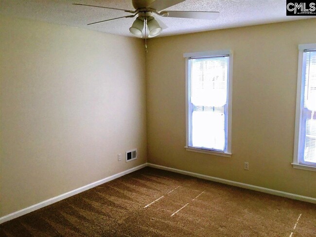 Building Photo - 241 Teesdale Ct