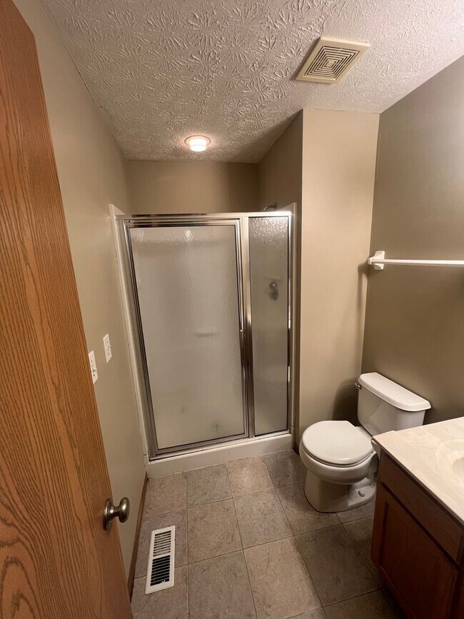 Building Photo - Charming 3-bedroom, 2-bathroom