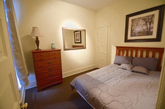 Building Photo - 4-BEDROOM DEPAUL UNIVERSITY APARTMENT – FI...