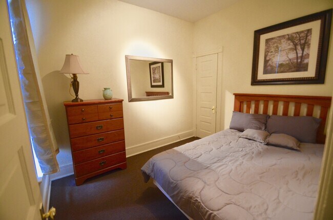 Building Photo - (4) Four Bed DePaul Location ** Video tour...