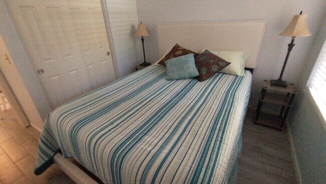 Building Photo - Dobson Bay Club