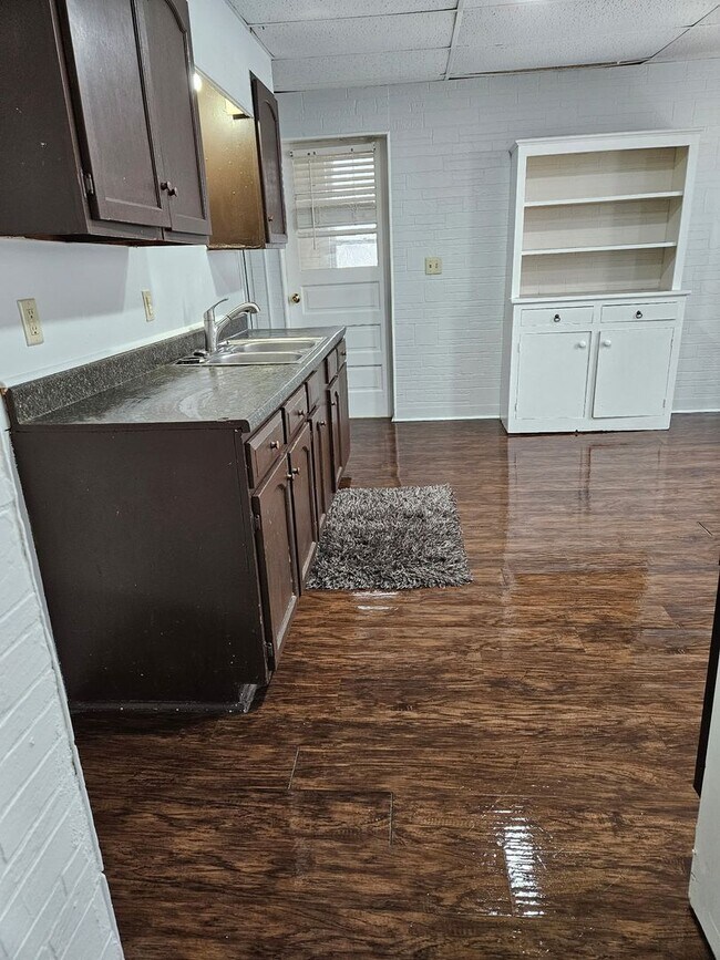 Building Photo - 310 W 18th St