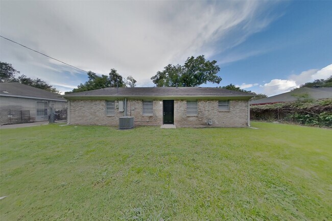 Building Photo - 12306 Foxridge Dr