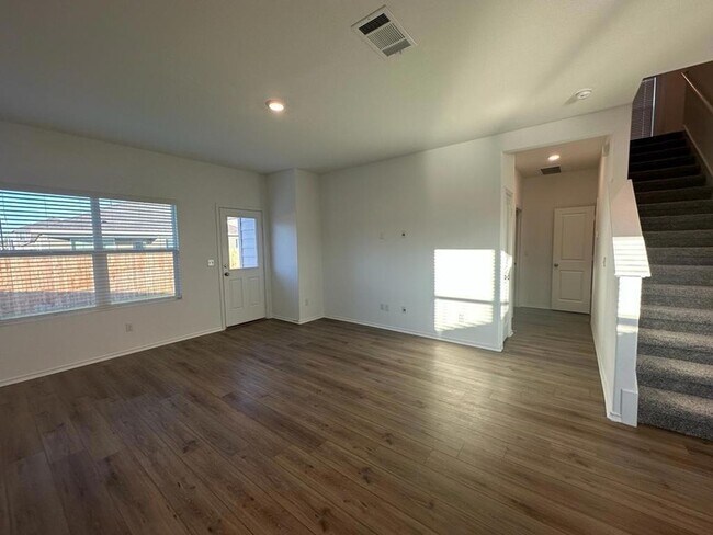 Building Photo - 220 Otter Rd