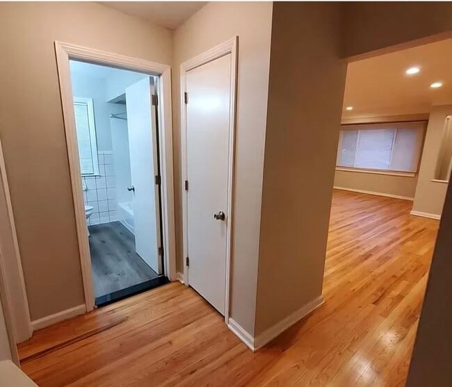 Building Photo - Welcome Home!!!  Oak Park 3 bedroom brick ranch