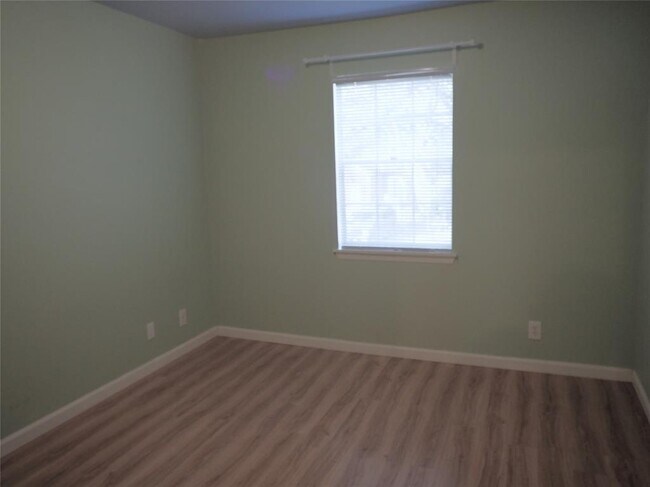 Building Photo - 6473 Hart Ln
