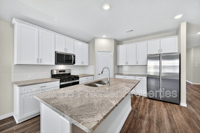 Building Photo - 2121 Gustavus Dr
