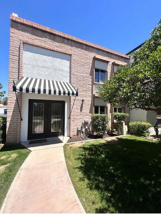 Building Photo - 7752 E Camelback Rd