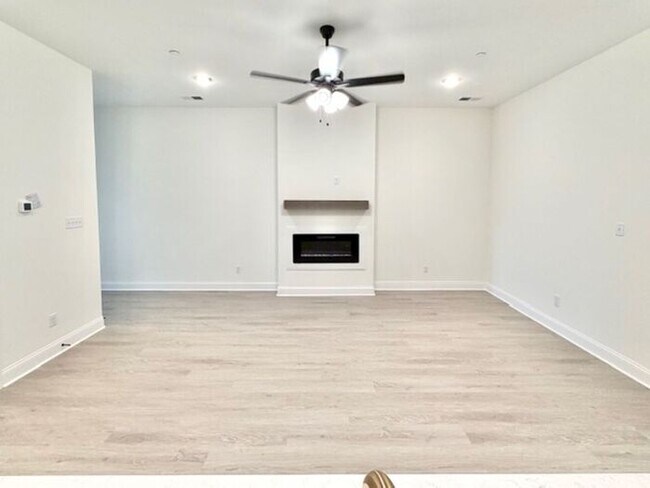 Building Photo - Now Leasing Brand New Townhomes In Olive Branch, Two Car Garage, Gated Community. Now Available.