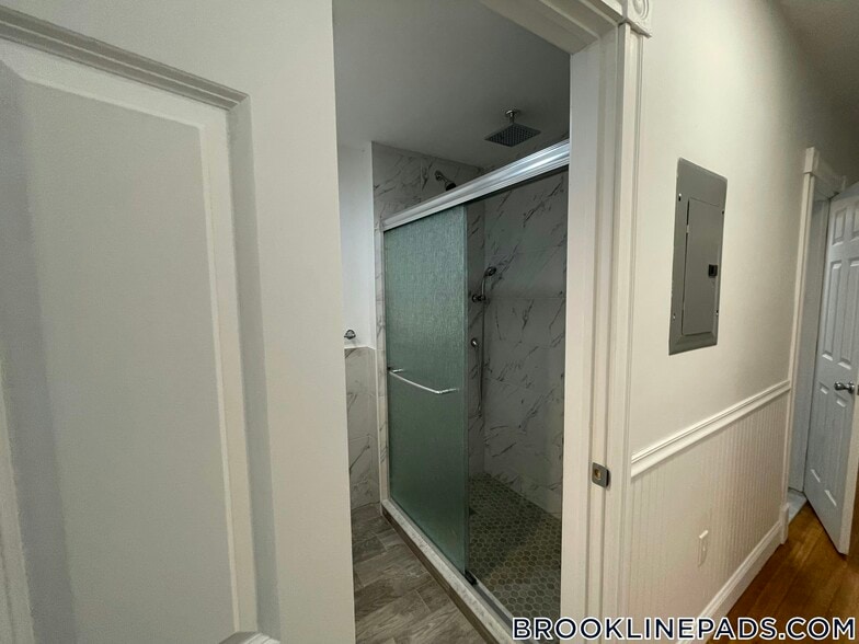 Building Photo - 79 Brook St