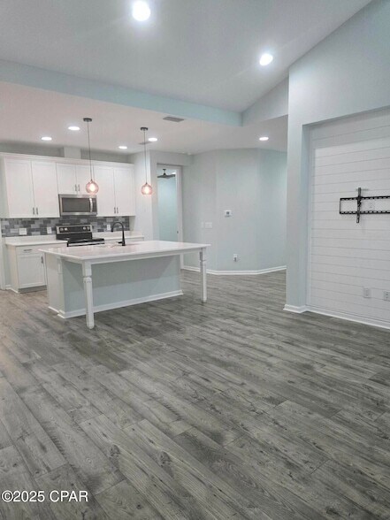 Building Photo - 8676 Coral Reef Wy