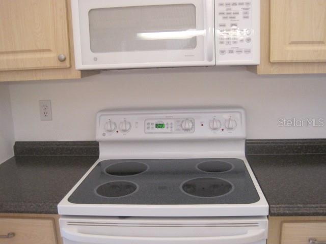 Building Photo - 102 Oakridge Ct