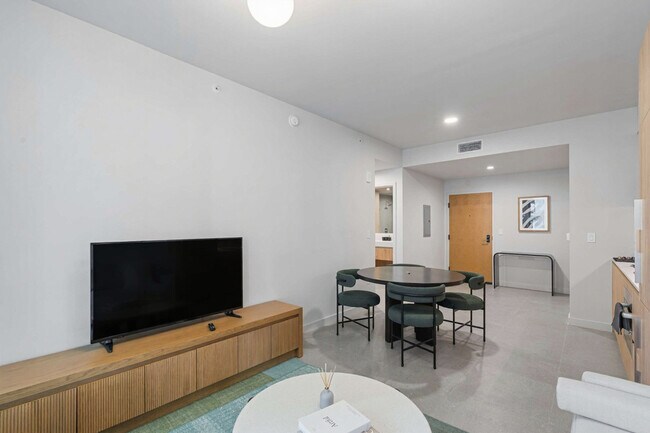 Building Photo - 11 NE 6th St