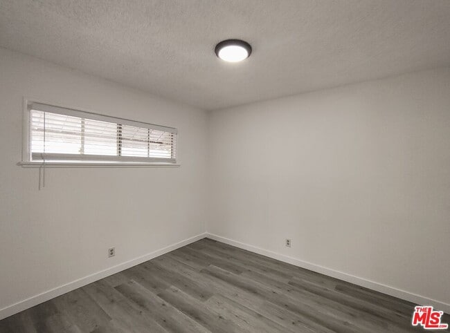Building Photo - 1560 W 160th St