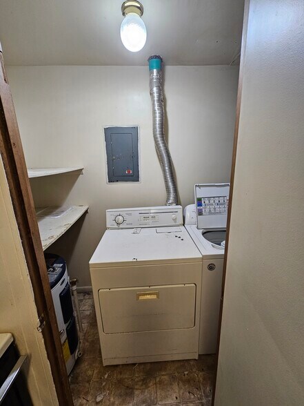 Building Photo - 2740 University Ave