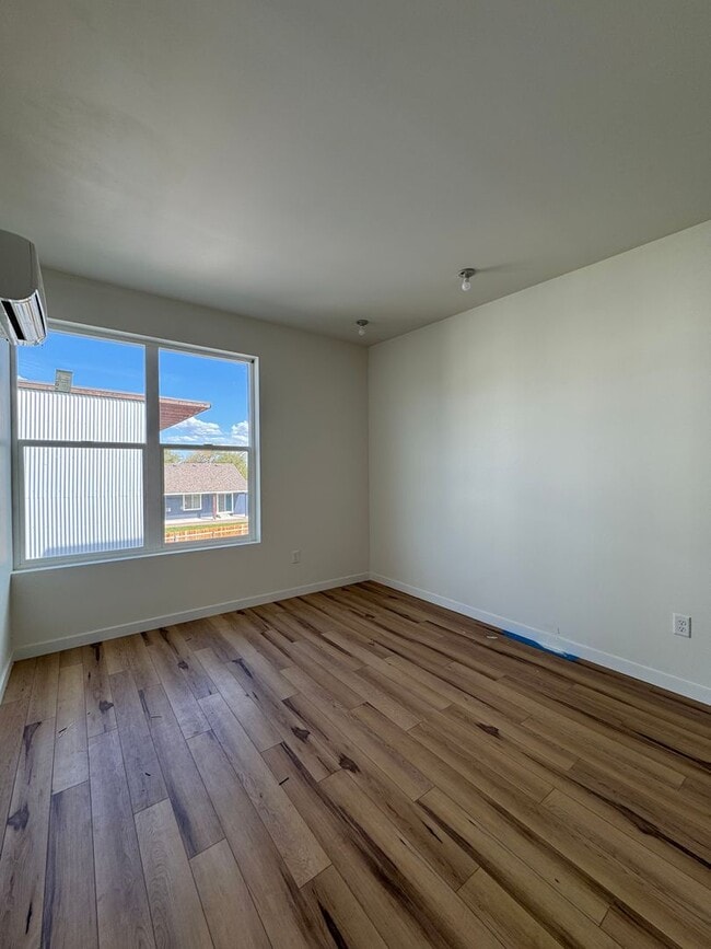 Building Photo - Bright 3BR/3BA with Soaring Ceilings & Lar...