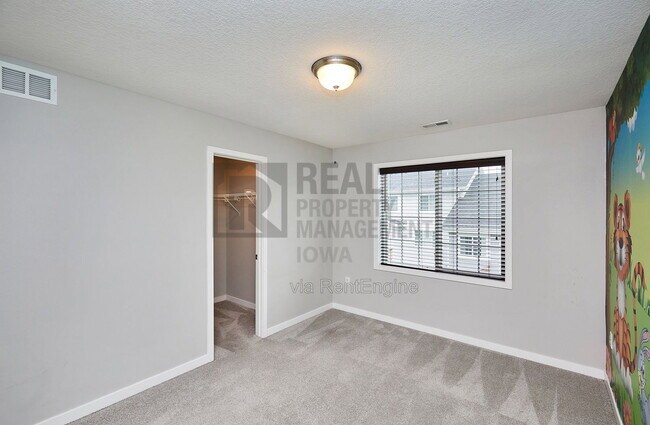 Building Photo - 9654 Turnpoint Dr