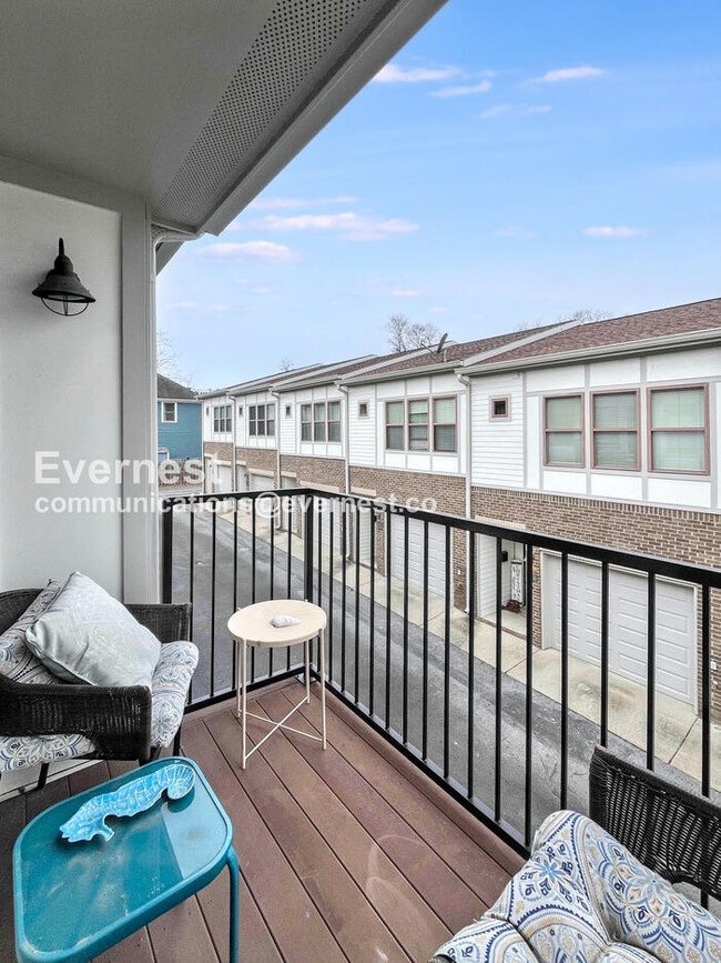 Building Photo - 600 Garfield St