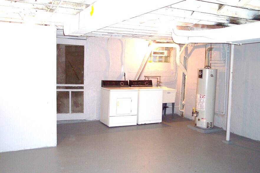 Building Photo - 49 Boundary St