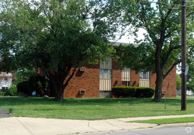 Building Photo - 802 W Alexis Rd