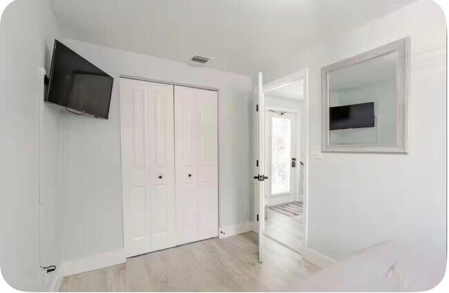 Building Photo - 424 Malverne Rd
