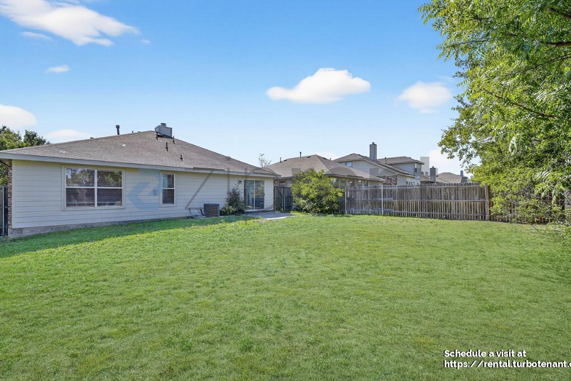 Building Photo - 9100 Warren Dr