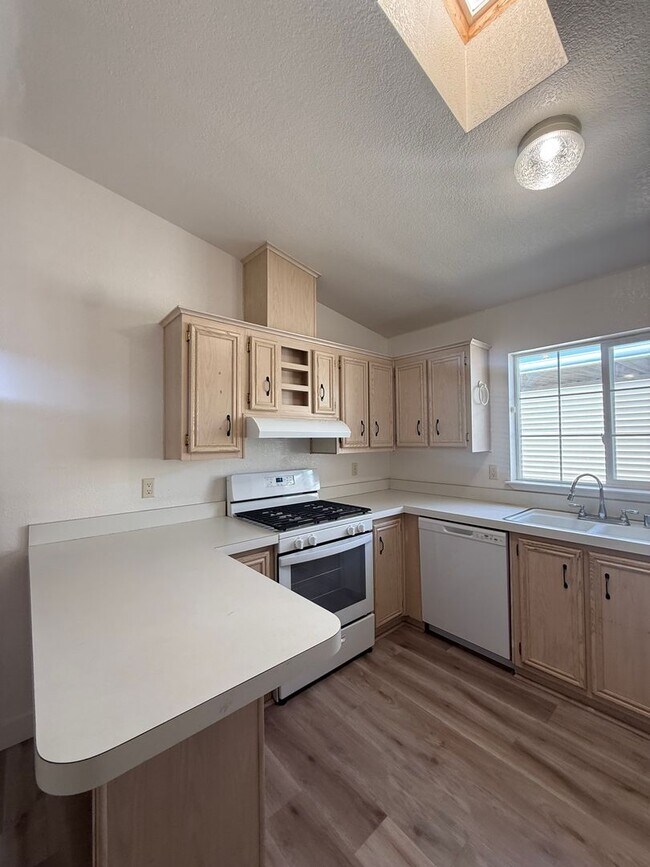 Building Photo - 4160 Jade St