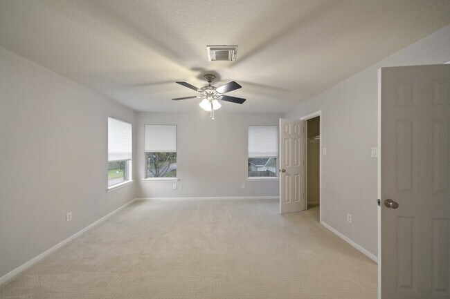 Building Photo - Executive Home with Sparkling Pool and Outdoor Entertainment Area