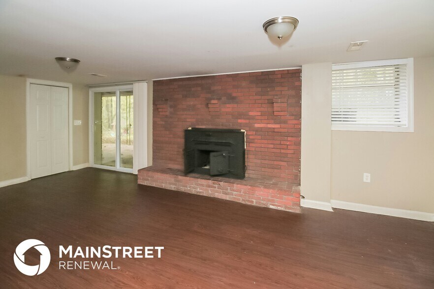 Building Photo - 266 Tonawanda Dr SE