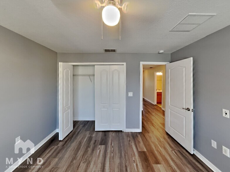 Building Photo - 10144 Arbor Run Dr