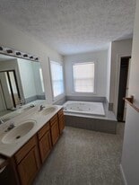 Building Photo - 21966 Springwood Ct