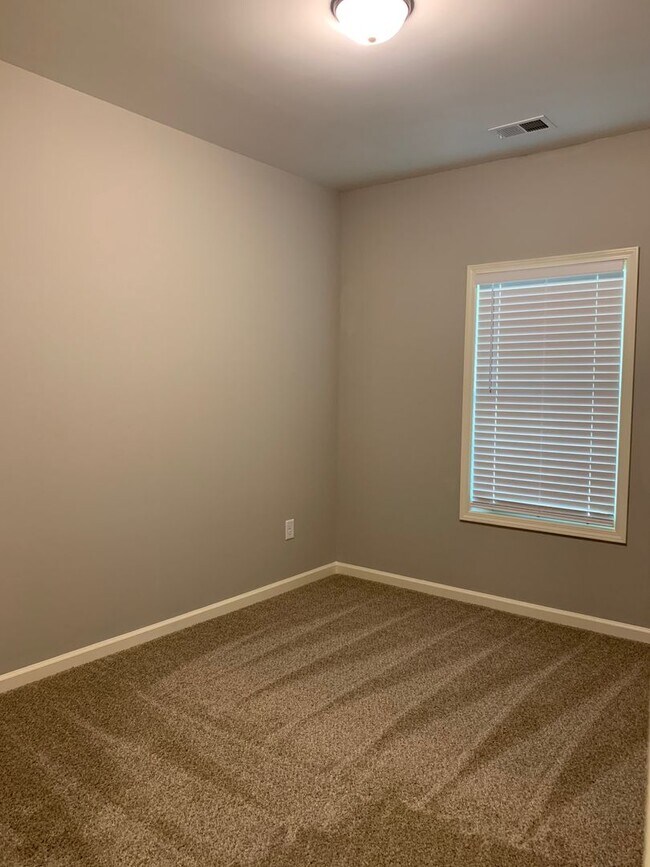 Building Photo - 3 Bedrooms 2.5 Baths  Condo in Downtown Watkinsville!