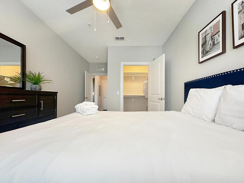 Building Photo - 2615 N Grady Ave